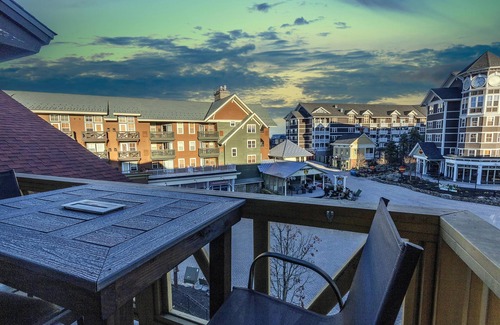 Snowshoe Condo | Experience Village Views at RL 419 - Guest Rated 10/10!