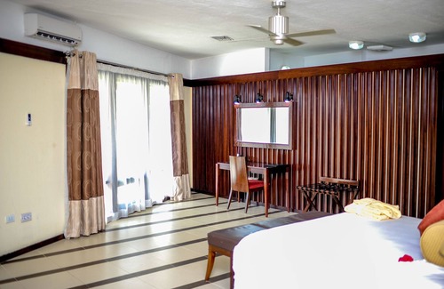 Monrovia Hotel | Relax at Rlj Kendeja Resort and Villas: Spa & Family Amenities