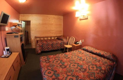 Crook County House | Rm# 7 Country Setting at Aladdin Motel