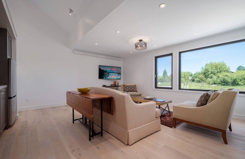Wilson House | Discover RMR: Western Style Retreat with Spa & Kitchen