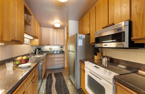 Moose Wilson Road House | Scenic 3 BR Greyling TH with Loft & Spa Amenities