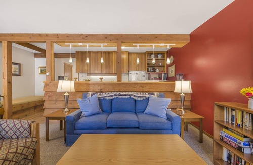 Moose Wilson Road Condo | RMR: Ground Level 1 BR with Spa & Breakfast Amenities