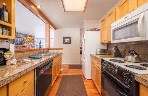 Moose Wilson Road Condo | RMR: Ground Level 2 BR with Mountain Views & Spa Access