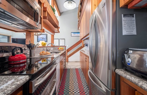 Moose Wilson Road Condo | Exceptional 2BR Condo in Desirable Berry Patch - Rated 9.8