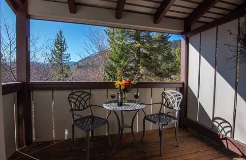Moose Wilson Road Condo | Exceptional 2BR Condo in Desirable Berry Patch - Rated 9.8