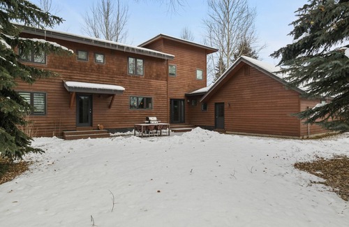 Wilson House | RMR: Inviting 4BR Retreat with Family-Friendly Amenities