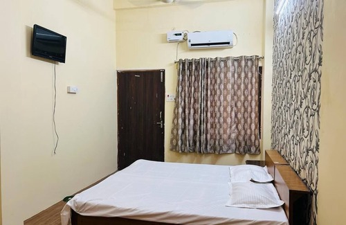 Varanasi Bed & Breakfast | Family-Friendly Stay at RN Residency for Budget Travelers
