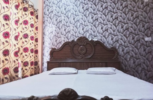 Varanasi Bed & Breakfast | Family-Friendly Stay at RN Residency for Budget Travelers