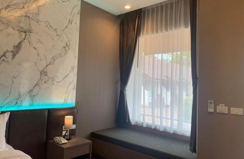 Ban Na Faek Hotel | Discover Rnana Grand: Oceanfront Relaxation Awaits You