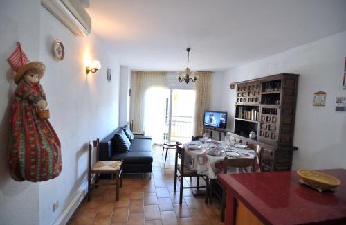 Roses Town Center Apartment | Pet-Friendly Retreat at RNET - Madrid 11 in Roses Centro