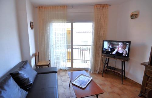 Roses Town Center Apartment | Pet-Friendly Retreat at RNET - Madrid 11 in Roses Centro