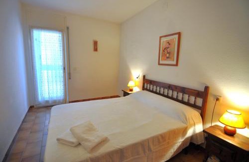 Roses Town Center Apartment | Pet-Friendly Retreat at RNET - Madrid 11 in Roses Centro