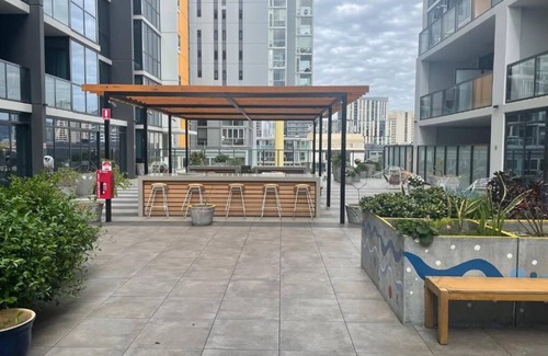Adelaide Central Business District Apartment | RNR on Franklin-Apartment with Balcony