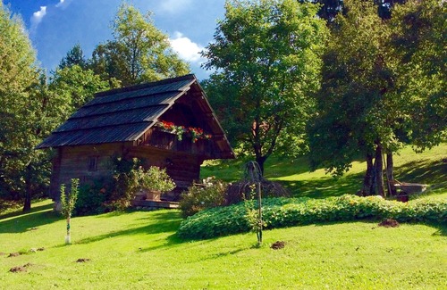 Sankt Margareten im Rosental Hotel | Idyllic Romantic Hut in the Rosental with Pool & Breakfast