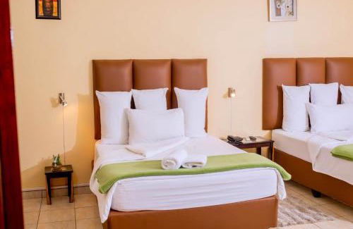 Omuthiya House | Cozy Road House Guest House with Pool & Family Amenities