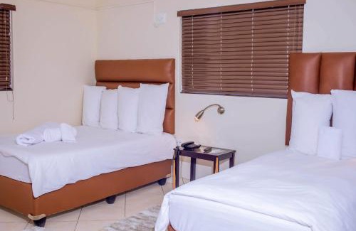 Omuthiya House | Cozy Road House Guest House with Pool & Family Amenities