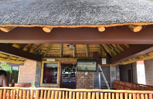 Omuthiya House | Cozy Road House Guest House with Pool & Family Amenities