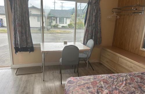 Merritt Hotel | Road Runner Motel