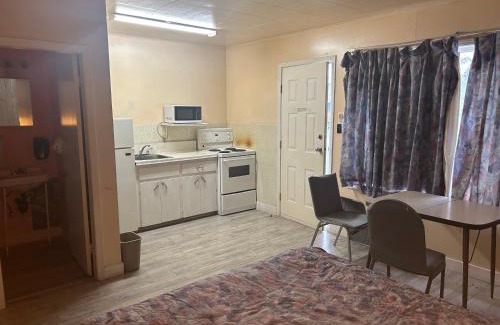Merritt Hotel | Road Runner Motel