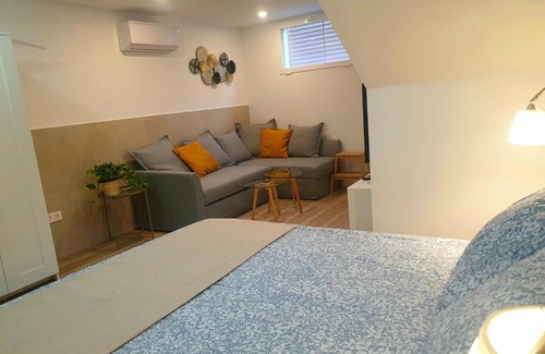 Carretera de la Sierra House | Family-Friendly Road Sierra 95: Private Room & Kitchen