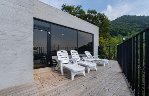 Yeonggwang Villa | Road96 Caravan and Poolvilla