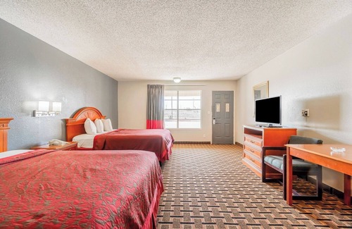 Vernon Hotel | Roadie’s Rest Stop – Pet-Friendly Stay w/Bath, Essentials, Near Hwy 287 Dining