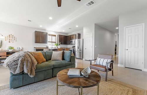 Imperial Valley House | Pet-Friendly Retreat with Fenced Backyard in East ATX