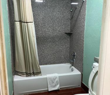 Floresville Hotel | Pet-Friendly Roadside Inn with Breakfast & Family Comfort