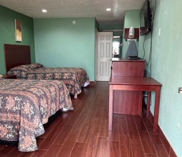Floresville Hotel | Pet-Friendly Roadside Inn with Breakfast & Family Comfort