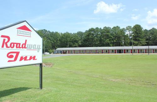 Troy Hotel | Pet-Friendly Comfort at Roadway Inn Troy - Rated 8/10