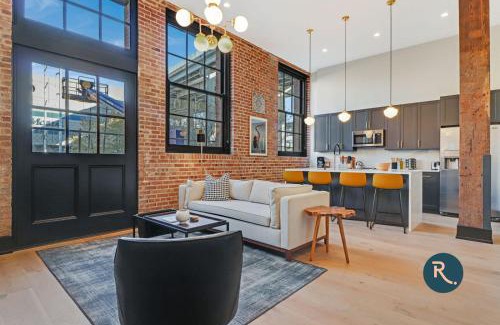 Arts/Warehouse District Apartment | Pet-Friendly Retreat at Roami at The Lola - 4-Star Stay