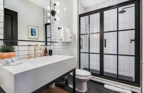 Arts/Warehouse District Apartment | Pet-Friendly Retreat at Roami at The Lola - 4-Star Stay