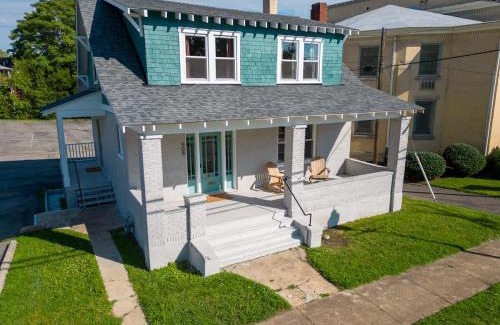 Roanoke House | Roanoke Speakeasy Downtown Charm near Greenways