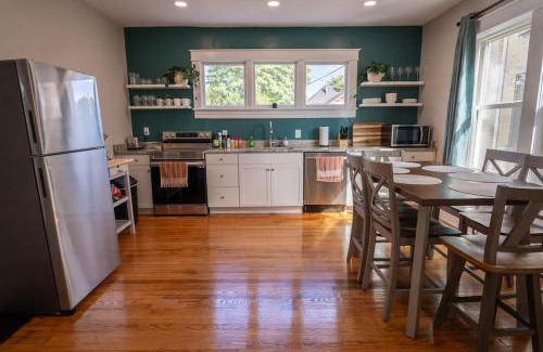 Roanoke House | Roanoke Speakeasy Downtown Charm near Greenways