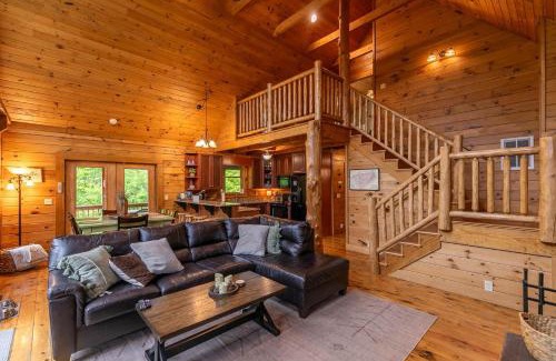 Frank House | Relaxing Retreat at Mountain Mindset - Pet Friendly Escape