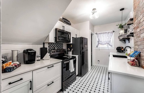 Wichita House | Elegant Roaring Riverside with Spa & Kitchen Amenities