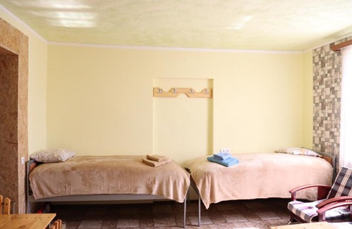 Garni Bed & Breakfast | Cozy Rob B&B: Family-Friendly with Delicious Breakfast