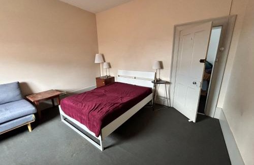 Adelaide Central Business District Cabin | Explore Comfort at Rob Roy Room 8 - Budget-Friendly Retreat