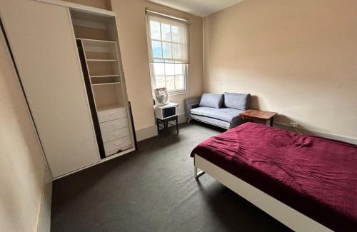 Adelaide Central Business District Cabin | Explore Comfort at Rob Roy Room 8 - Budget-Friendly Retreat