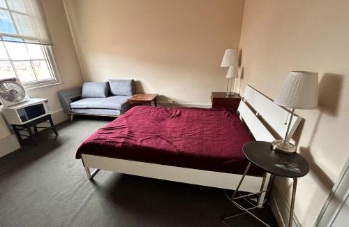 Adelaide Central Business District Cabin | Explore Comfort at Rob Roy Room 8 - Budget-Friendly Retreat