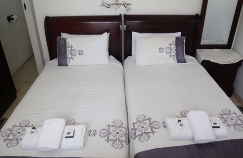 Mmabatho House | Discover Roba Monakedi Guest Lodge: Family-Friendly Retreat