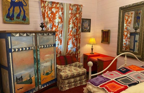 Wyndham House | Discover Robbie Burns Hotel: Pet Friendly & Family-Ready