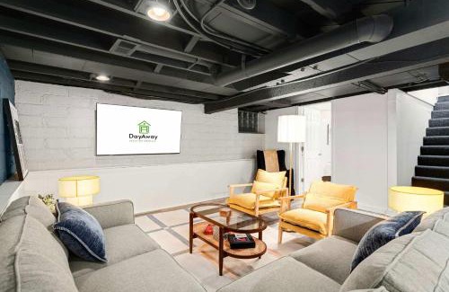 Southwest Minneapolis House | Robbin's Nest - Linden Hills - Walk to Creek Trail