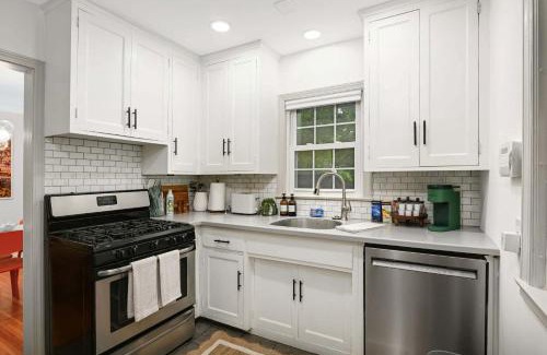 Southwest Minneapolis House | Robbin's Nest - Linden Hills - Walk to Creek Trail