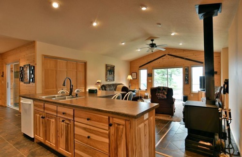 Hayward Cabin | Idyllic Robbins Ridge Lake Home with Scenic Views in Hayward
