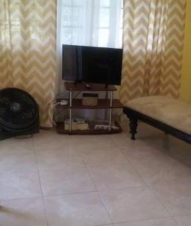 Harbour View House | Robby's Place: Oceanfront Getaway with Child-Friendly Amenities