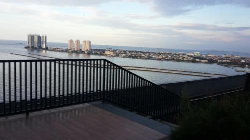 Pluit Apartment | Elegant Robert's Condominium: 5-Star with Pool & Restaurant