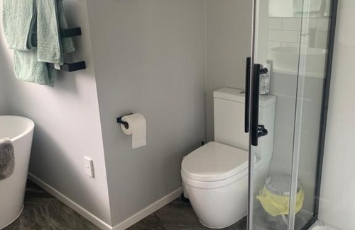 Newlands House | Top-Rated Robert ST Newlands with Kitchen Amenities