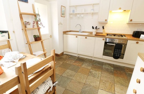 Beeley Cottage | Pet-Friendly ROBIN COTTAGE in Matlock - Family Welcoming Retreat