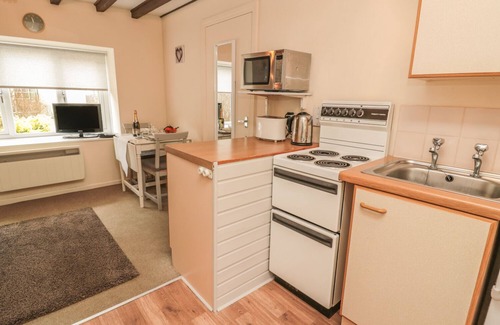 Morpeth Cottage | Cozy Robin Cottage: Oceanfront Retreat with Breakfast & Pets